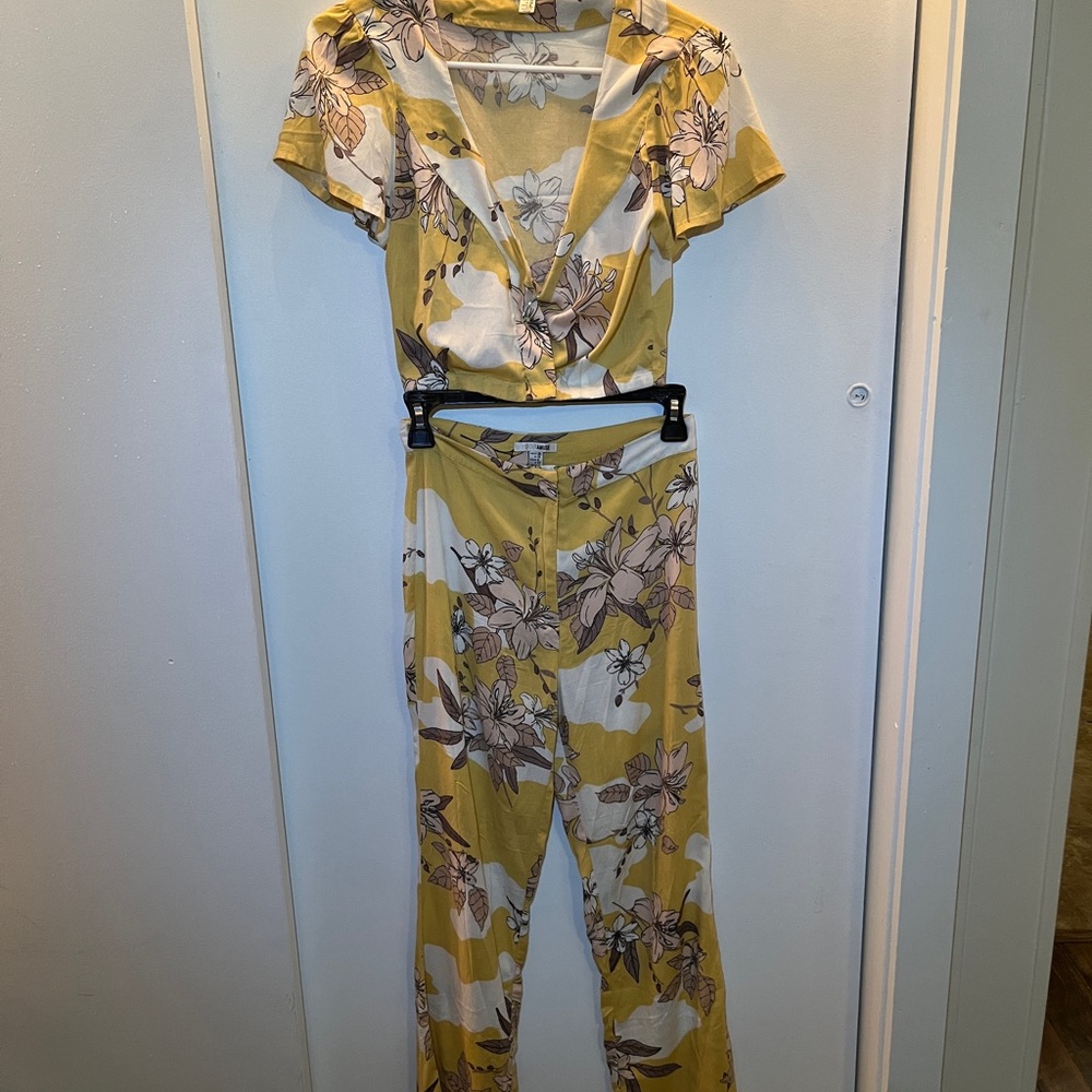 XS,vintage feel Amuse Society 2 piece outfit, adjustable top, ankle length pants